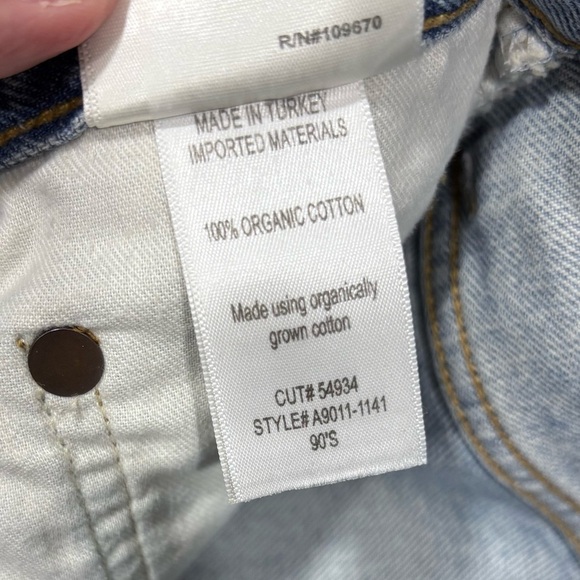 AGOLDE 90s Pinch Waist Shorts in Latitude - Picture 7 of 7